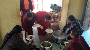 Foto 074 Essensausgabe (800px)