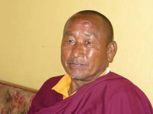 Lama Gondup_ sorgenvoller Blick (1024)