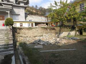 noch zu sanierende Hauptmauer (1024)